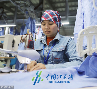 “一带一路”走出去 实拍江苏纺织企业在柬埔寨工厂